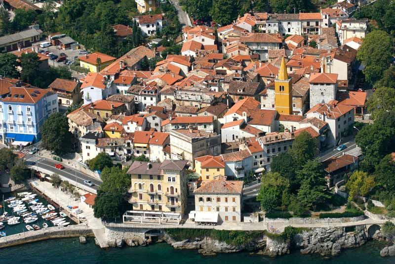 Lovran mali gradić na istoku Istre