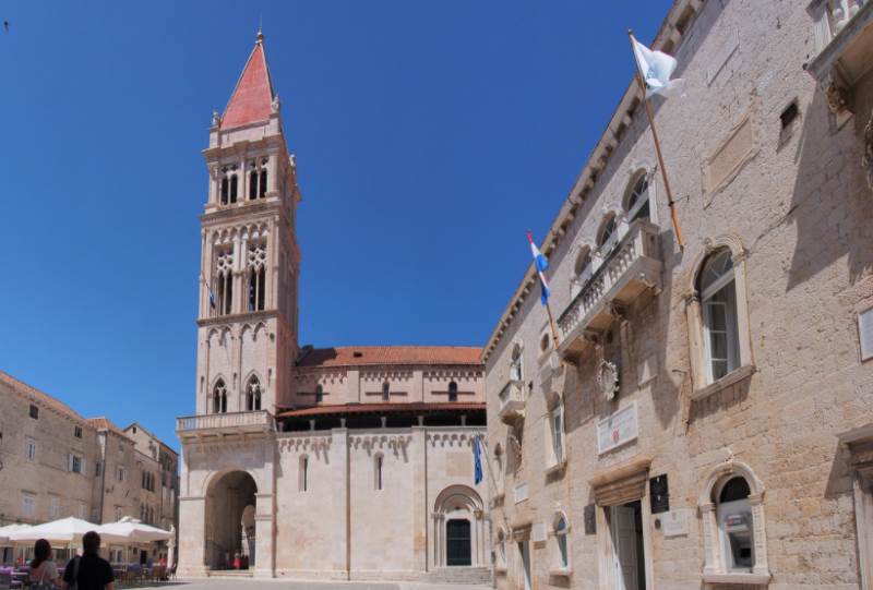 Radovanov portal – portal Trogirske katedrale