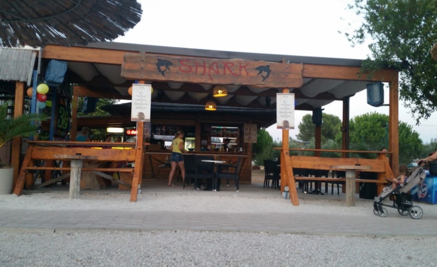 Beach Bar Shark Fažana cijene, slike, kontakt, forum komentari