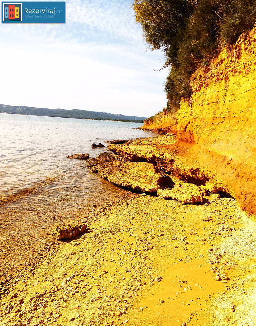 Skrivena plaža Primorje između Svetog Filipa i Jakova i Biograda na moru