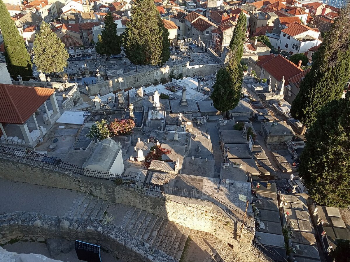 Crkva sv. Ane i groblje, Šibenik
