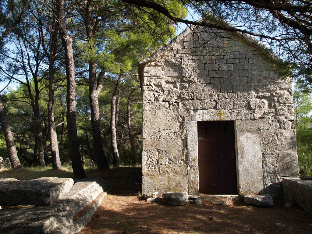 Crkva sv. Ilije i arheološko nalazište, Donji Humac