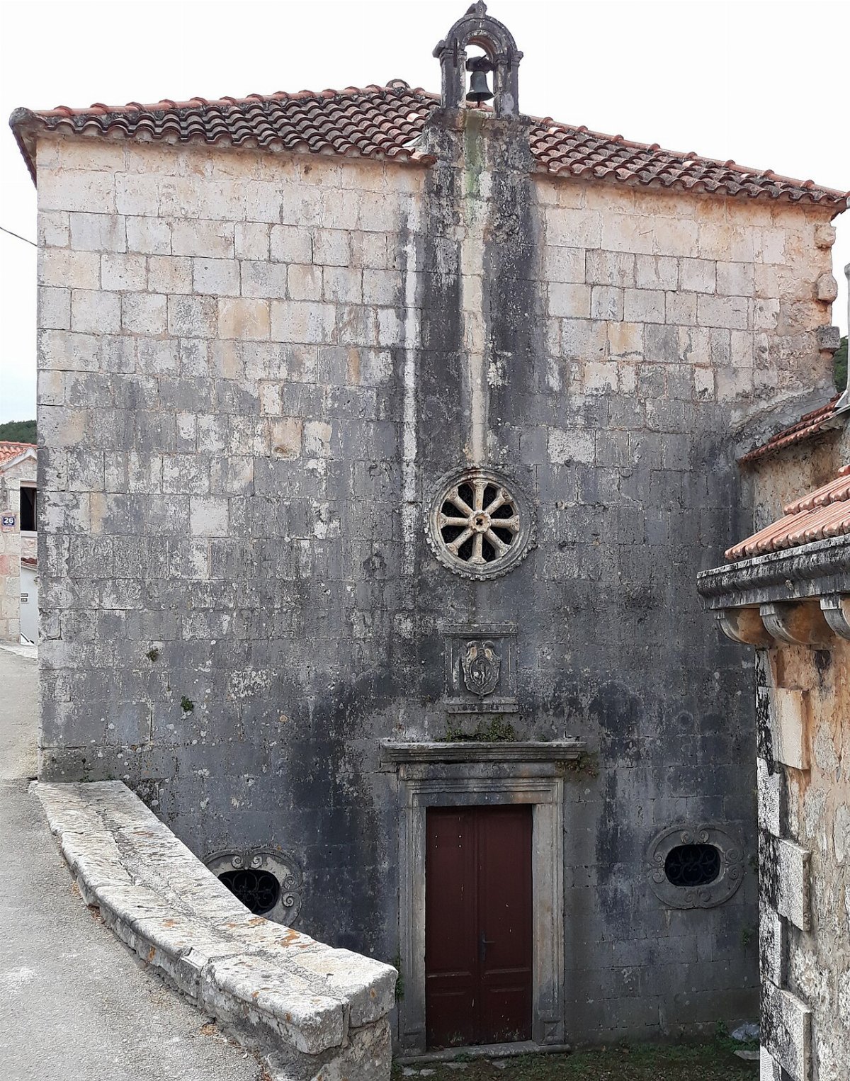 Crkva sv. Josipa i sklop kuća Defilippis, Nerežišća