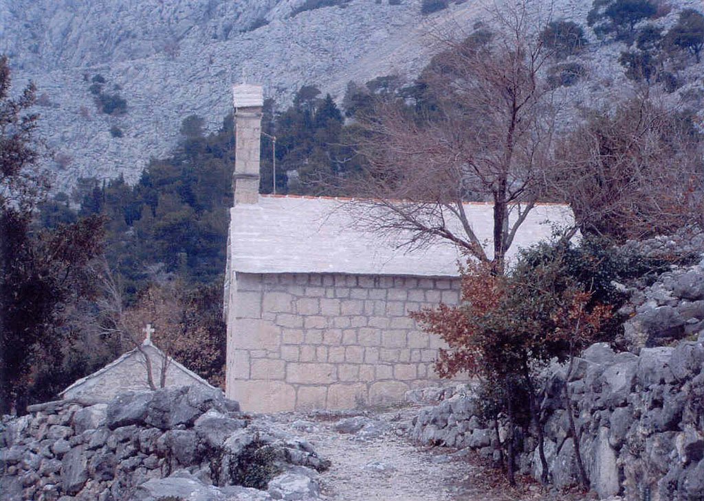 Crkva sv. Roka, Bast