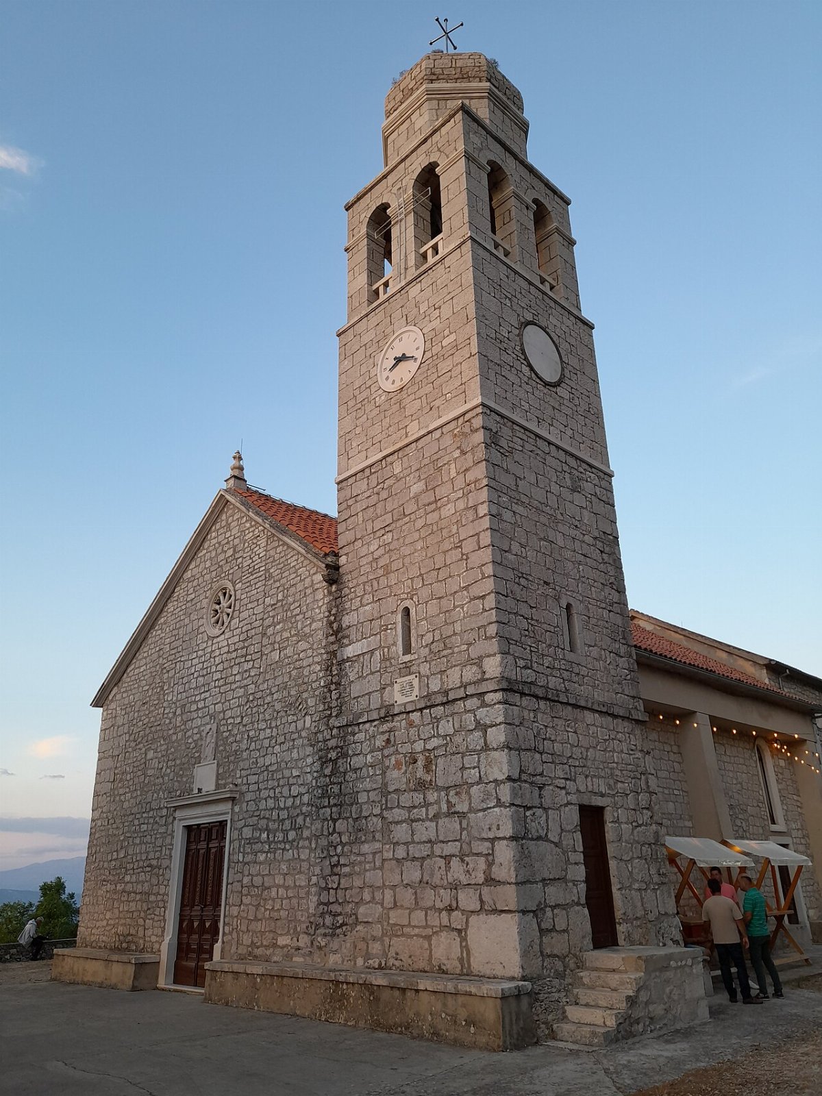 Crkve sv. Ante Opata i sv. Roka, Vrisnik