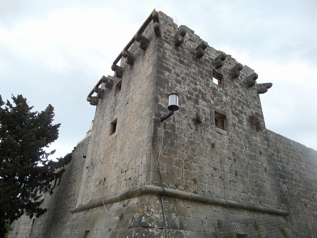 Kaštel Cerineo, Škrip