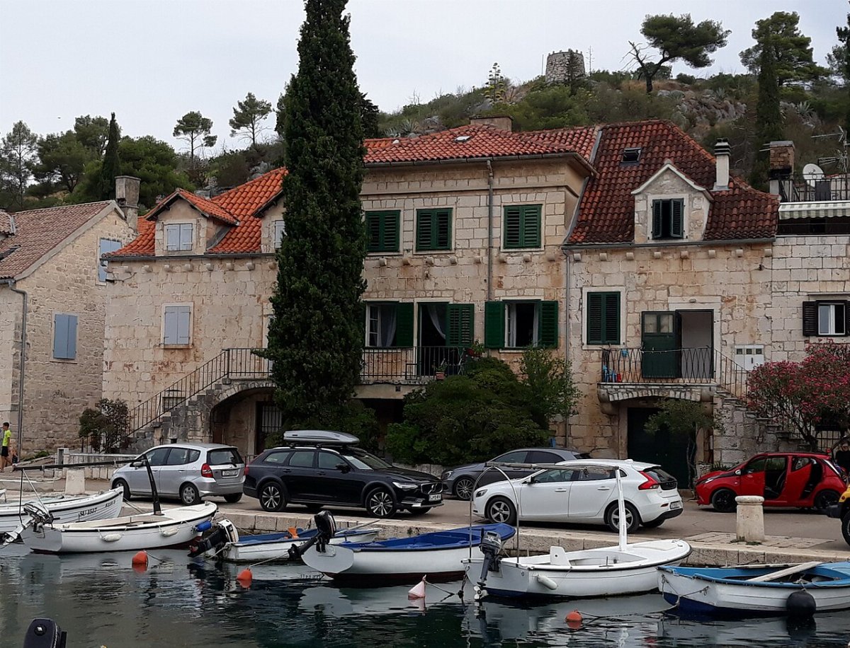 Kuca vladimira nazora i sklop kuca oko nje bobovisca