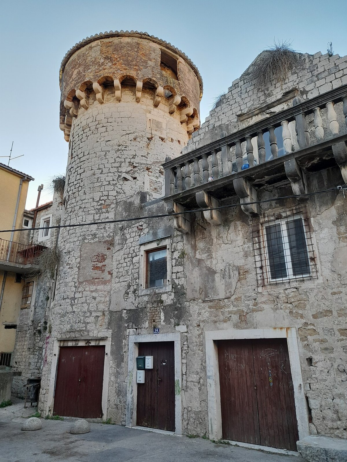 Kula i ljetnikovac Cambi, Kaštel Kambelovac