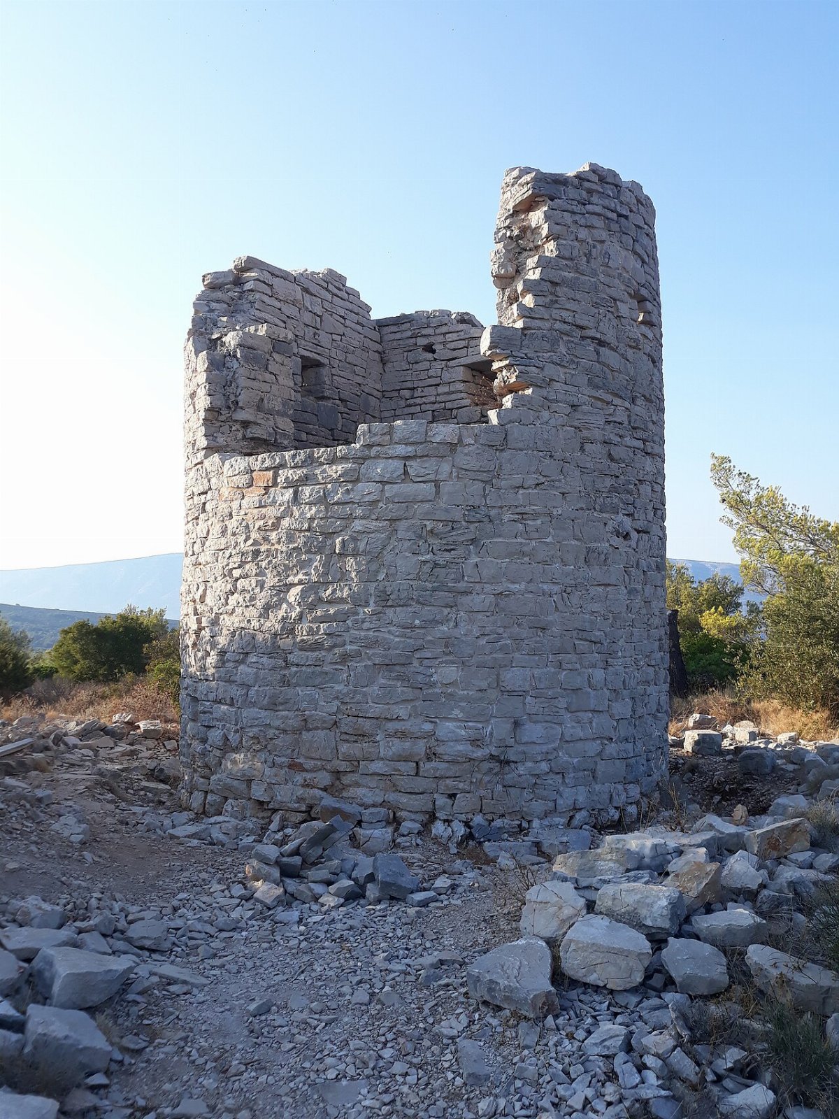 Kula Kaštilac s arheološkim nalazištem, Vrboska