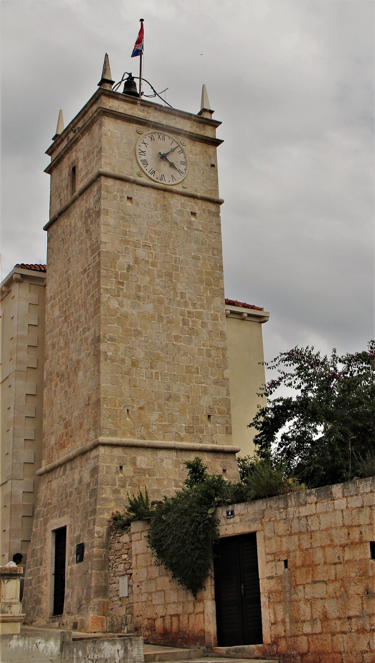 Kula-sat Leroj, Supetar