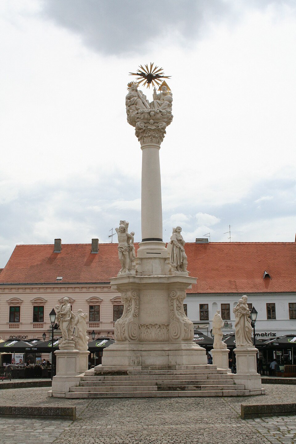 Kužni pil na Trgu Presvetog Trojstva, Osijek