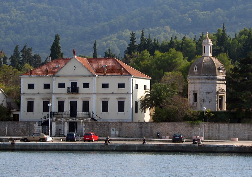 Mauzolej don Šime Ljubića, Stari Grad