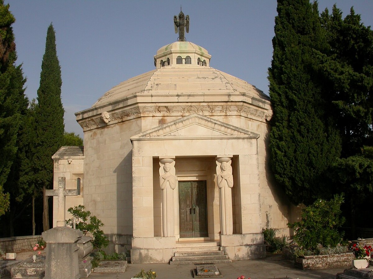 Mauzolej obitelji Račić s grobljem sv. Roka, Cavtat