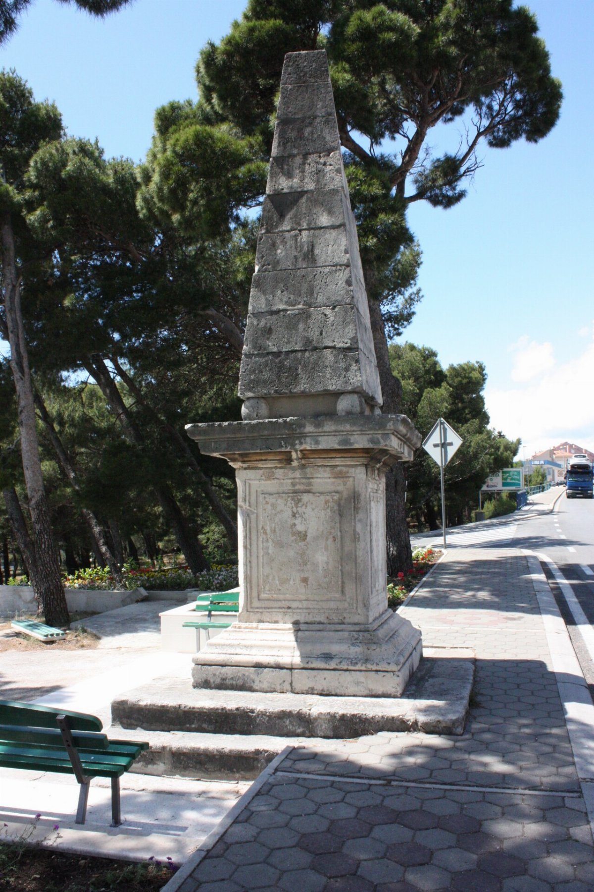 Napoleonov spomenik, Makarska