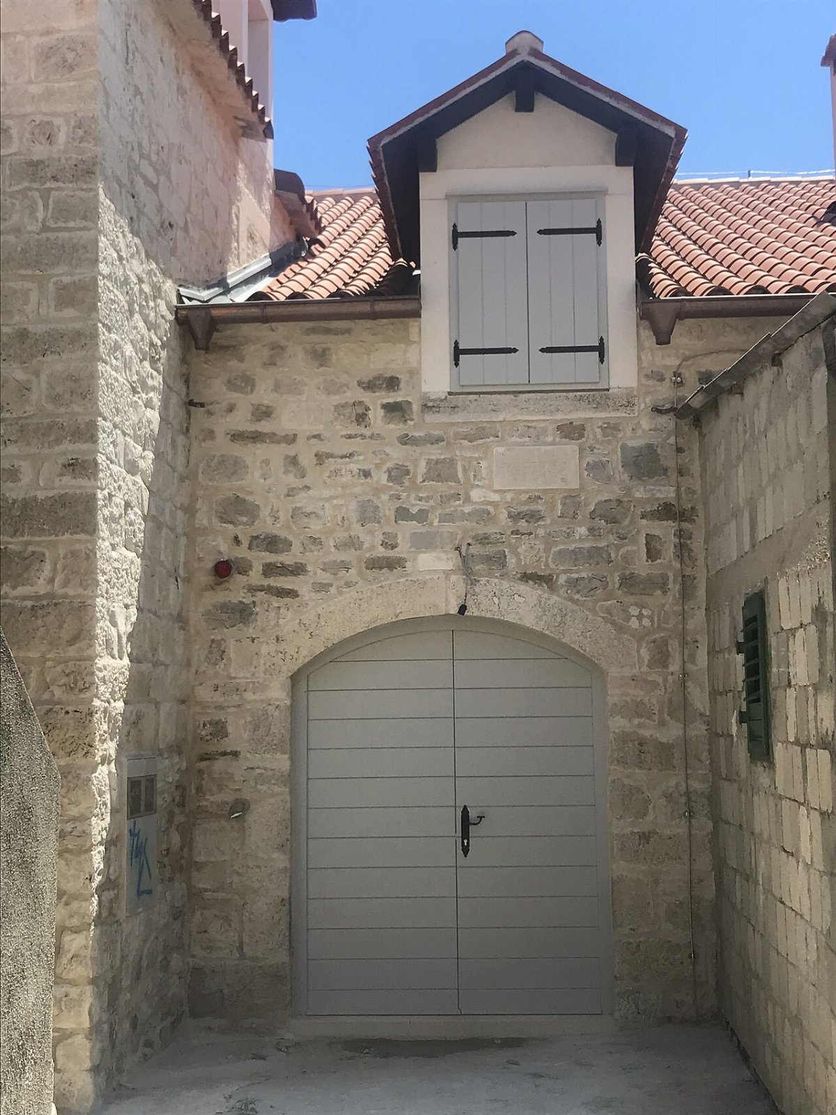 Opaticka kuca u kastilcu kastel gomilica
