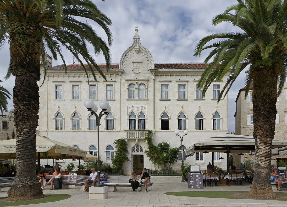 Osnovna škola „Petar Berislavić“, Trogir