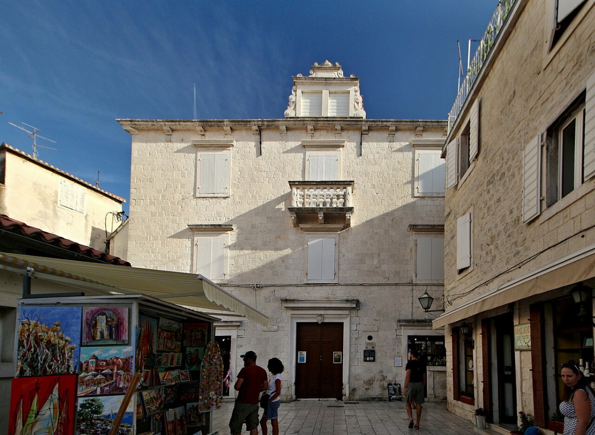 Palača Garagnin-Fanfogna, Trogir