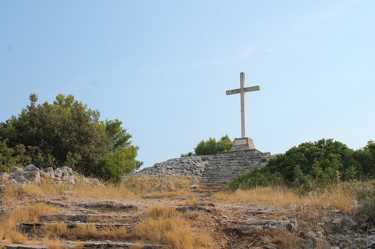 Prapovijesna gradina vela straza gornje selo