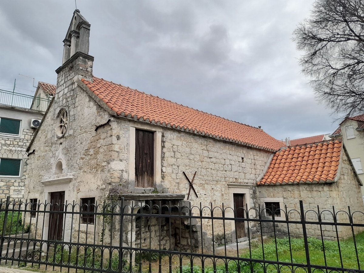 Stara crkva Uznesenja BDM, Kaštel Lukšić