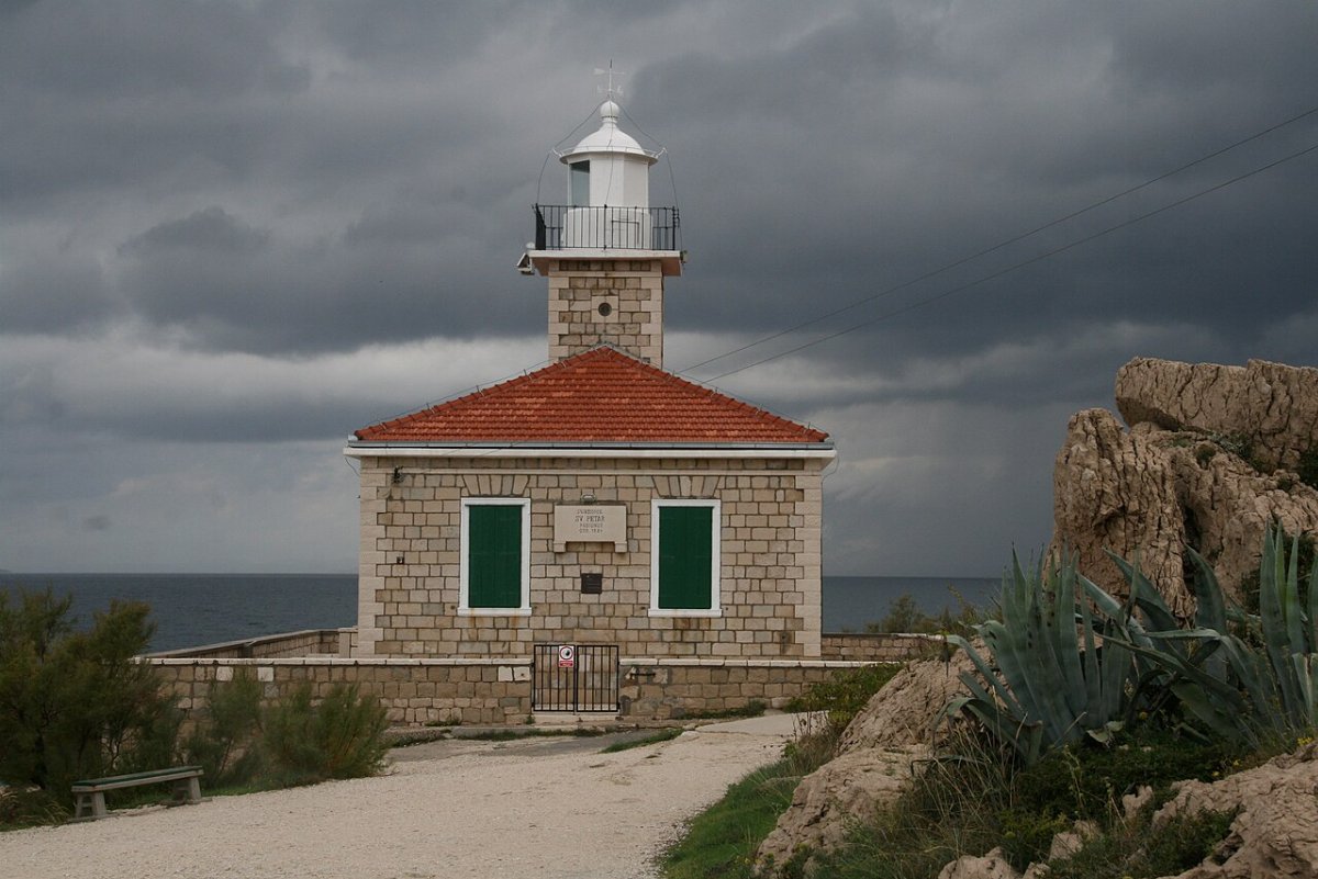 Svjetionik sv. Petra, Makarska