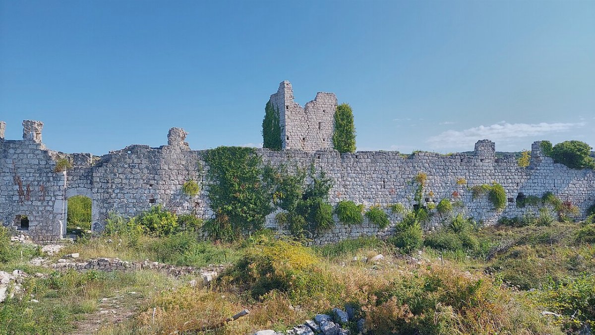Templarska gradina, Vrana