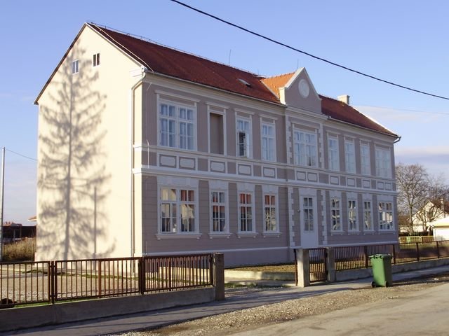 Zgrada osnovne skole donja lomnica