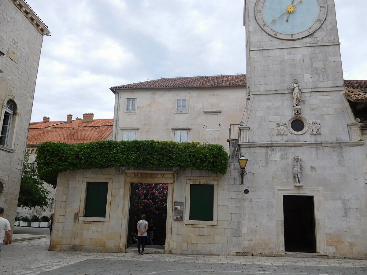 Župni dvor, Trogir