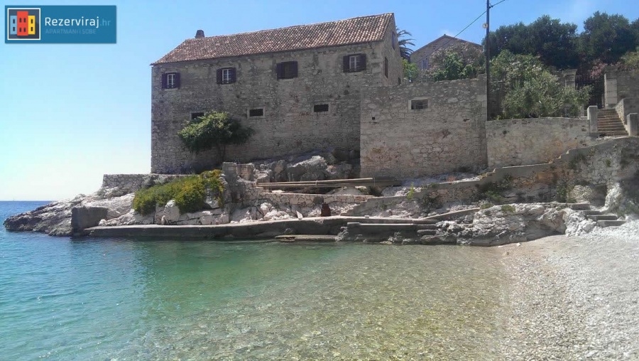 Plaža Dubovica Hvar slike + par slika grada