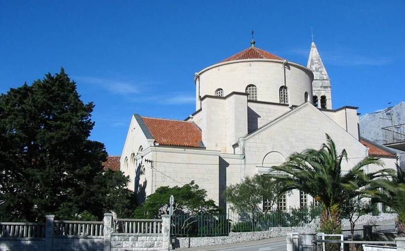 Franjevački samostan u Makarskoj