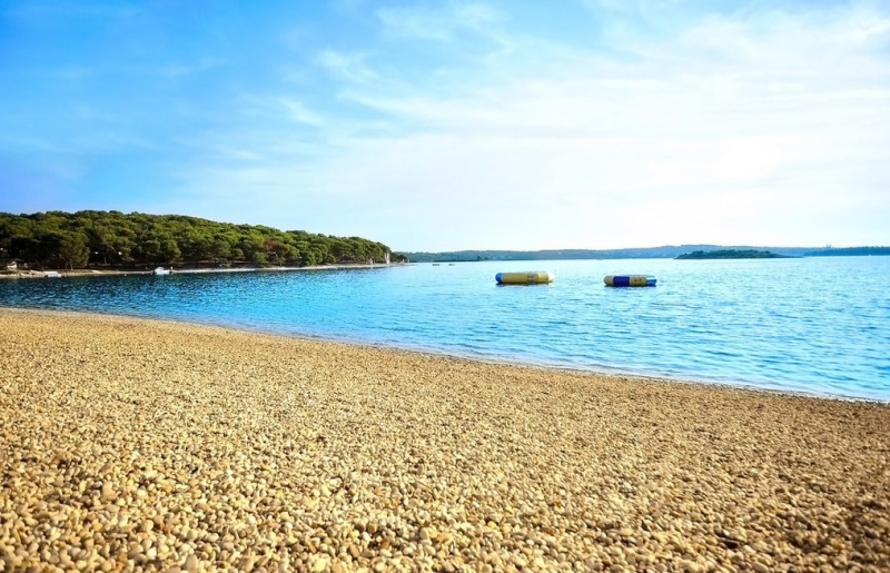 Plaža Pomer uvala Ribnjak