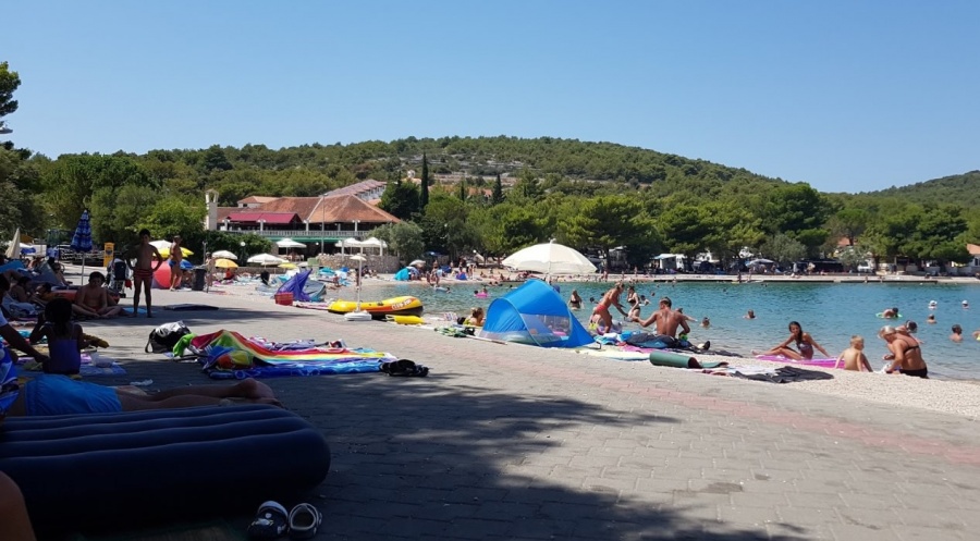 Plaža Lovišća Jezera Murter