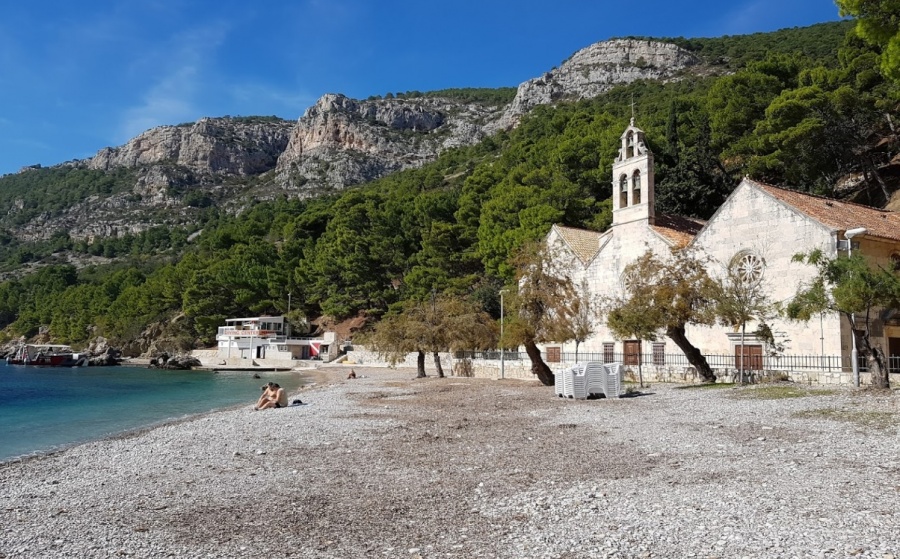 Plaža Gusarica Komiža Vis