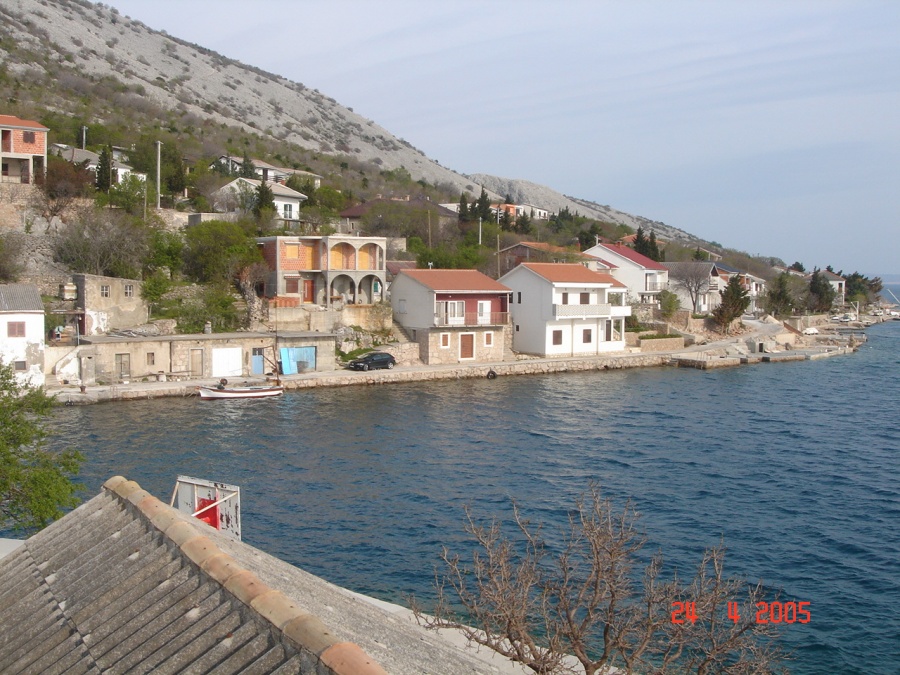 Barić draga mjesto koje gleda na otok Pag