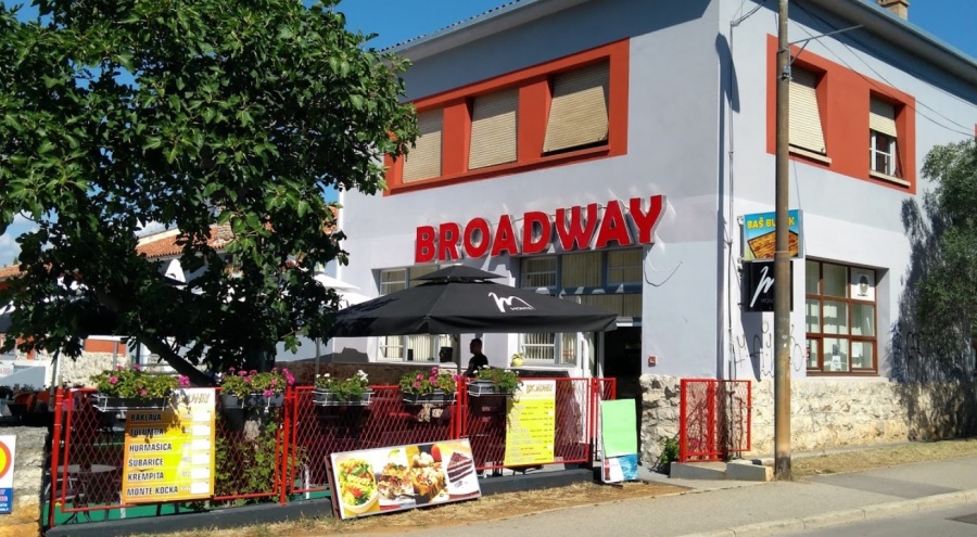 Broadway Cafe Rovinj cijene, slike, kontakt, forum komentari