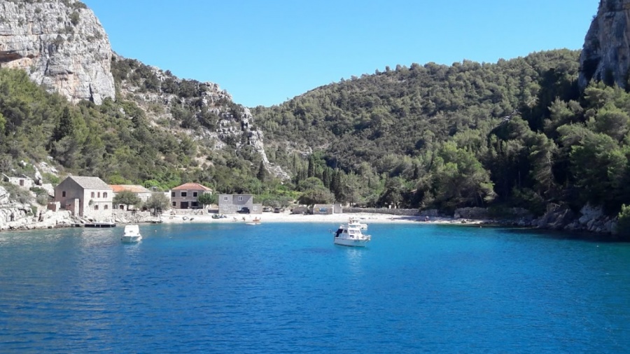 Plaža Veliki Pokrivenik Hvar