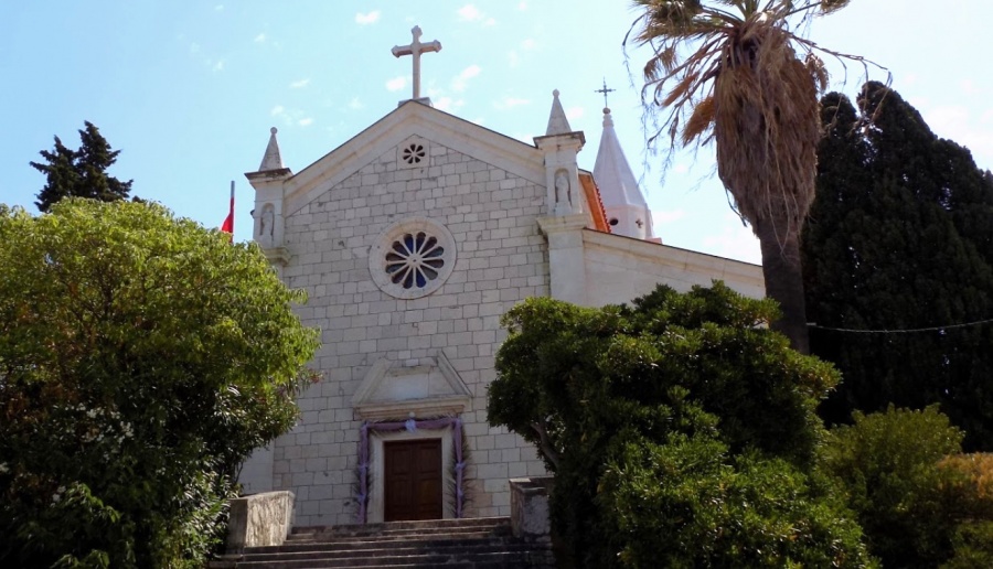 Župna crkva Uznesenja Blažene Djevice Marije Primošten