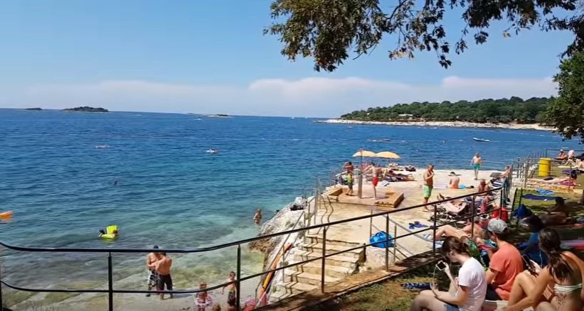 Plaža u kampu Bijela uvala Funtana