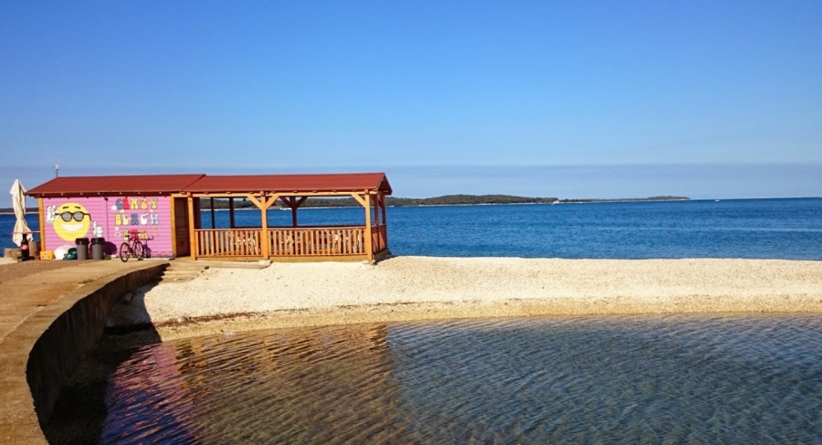 Crazy Beach Bar Fažana cijene, slike, kontakt, forum komentari