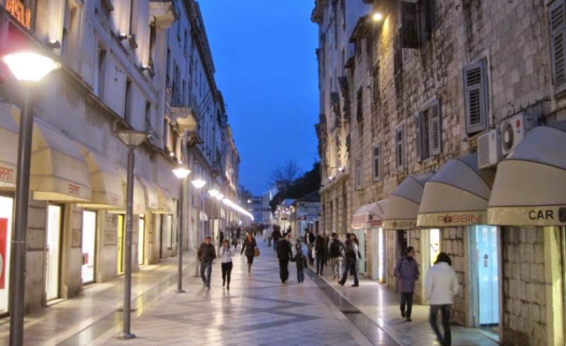 Marmontova ulica u Splitu + trgovine