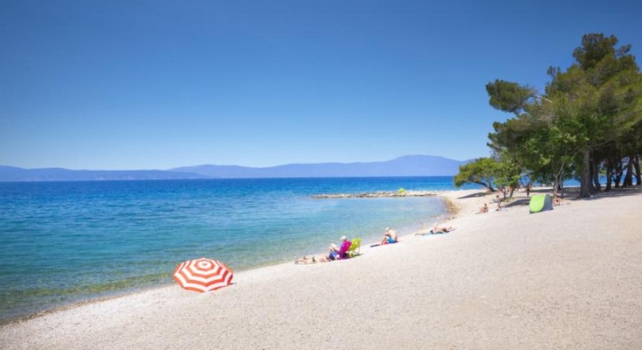 Plaža Jadran Njivice, Krk slike