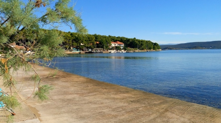 Plaža Lučina ispred kampa Pašman