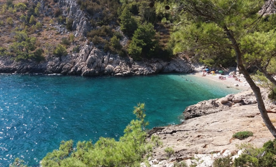 Plaža uvala Lučišća Sveta Nedjelja Hvar