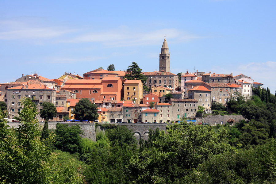 Labin - srednjovjekovni grad na brdu iznad Rapca