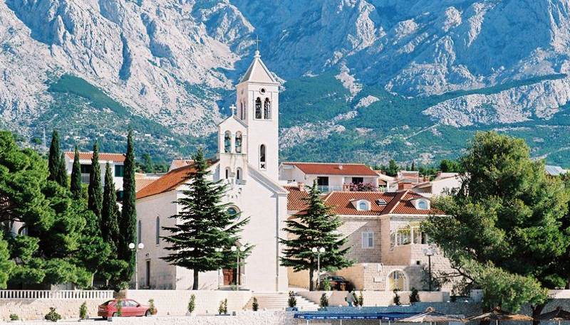 Razgledajte crkvu sv. Nikole –Baška Voda