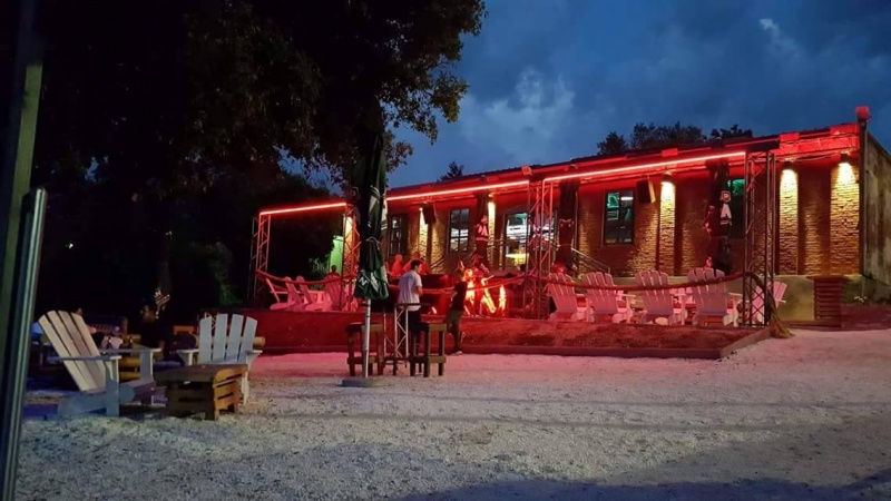 Zeppelin beach bar pula